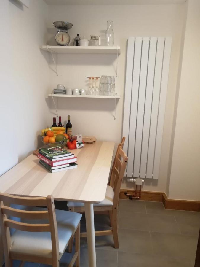 Kleine Galerie Apartment Fuer 3 Mit Kueche Kamin Netflix Parken Und Hofladen Steinhofel Exteriör bild