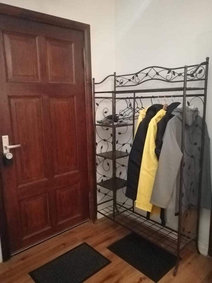 Kleine Galerie Apartment Fuer 3 Mit Kueche Kamin Netflix Parken Und Hofladen Steinhofel Exteriör bild